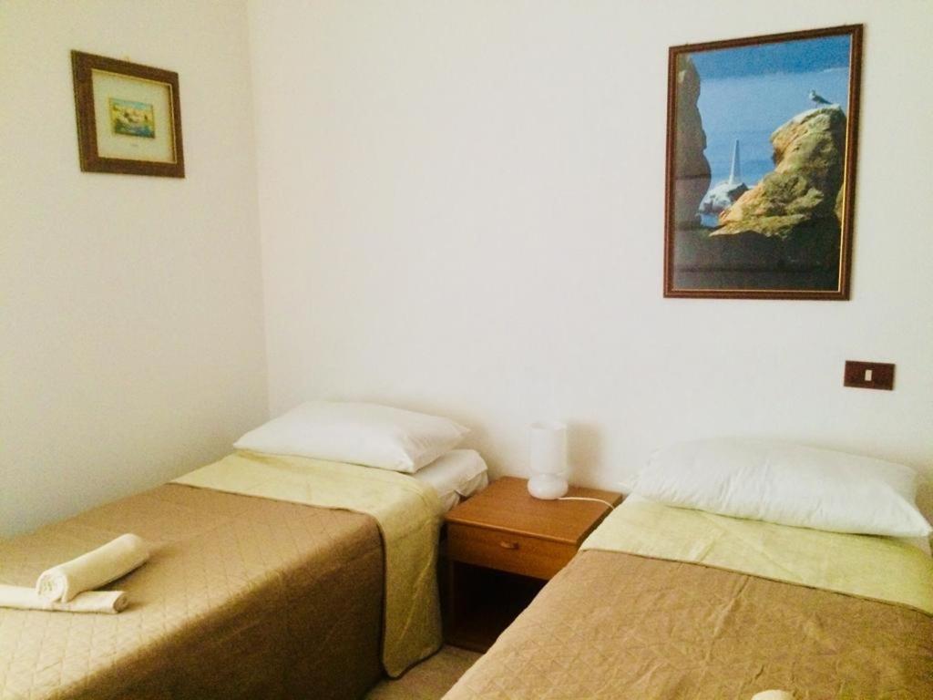 A Due Passi Rooms La Maddalena  Exteriér fotografie
